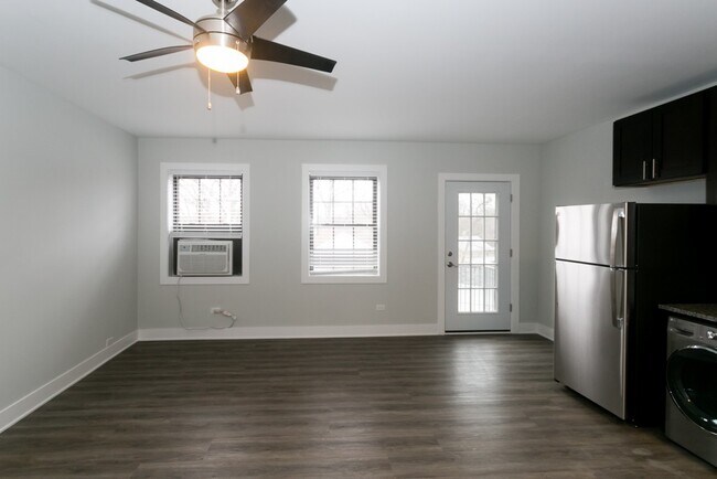 Building Photo - 735 Judson Ave