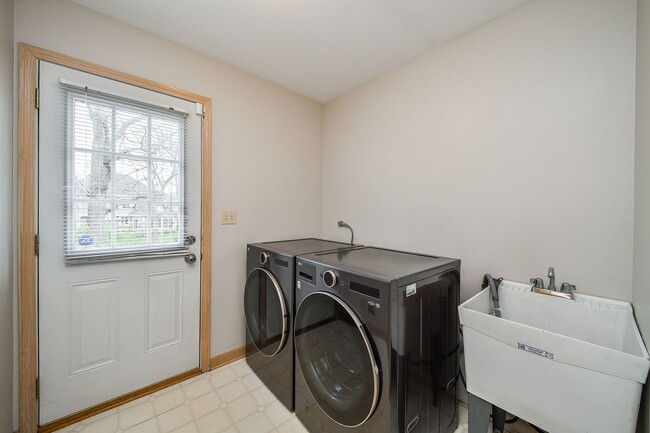 Building Photo - 3614 Charlemagne Ln