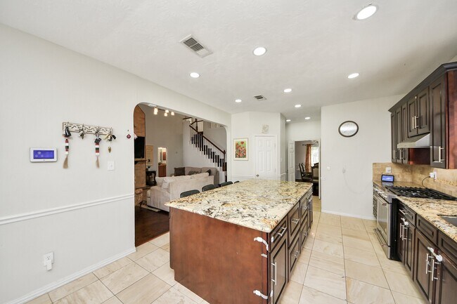 Building Photo - 922 Bayhill Dr