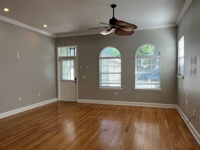 Building Photo - 3 Bedroom Townhouse in Boone School Area