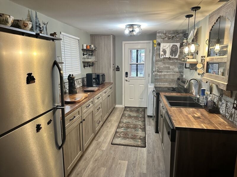 Building Photo - 938 W Apache Ln