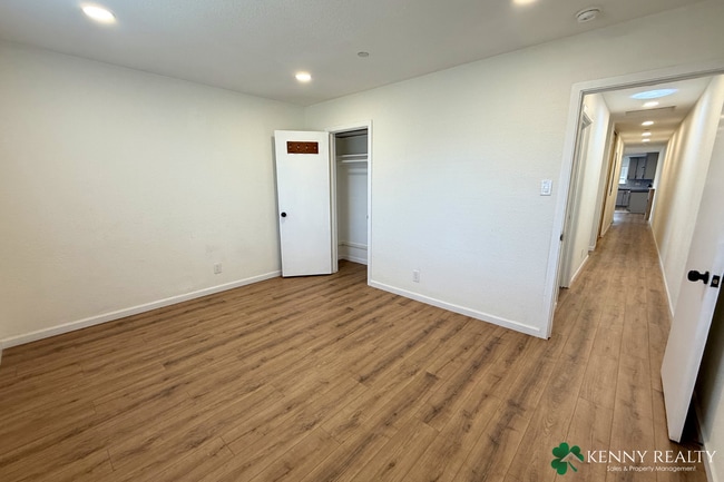 Building Photo - Remodeled 3 BD/2 BA Home with Private Entrance and Backyard