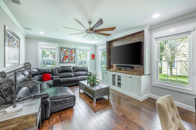 Building Photo - Gorgeous 4bed/3bath home FOR RENT at Winte...