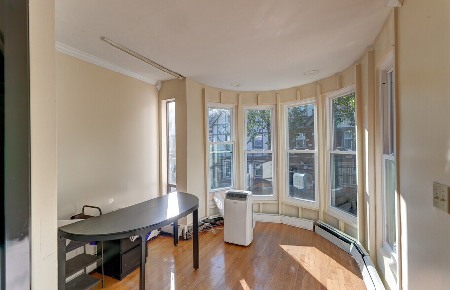 Building Photo - 26 Lynwood Pl