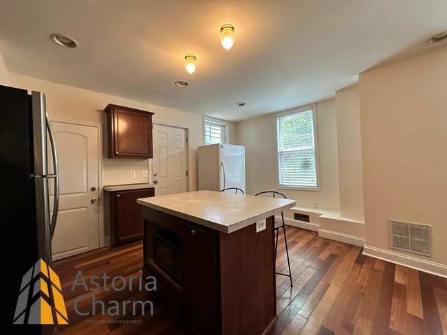 Building Photo - Live in Comfort: Spacious 3 Bedroom 2 Bath...