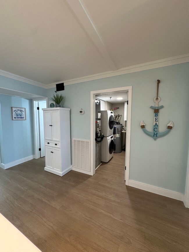 Building Photo - Pelican Watch