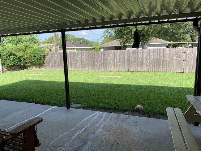 Backyard & covered patio - 1404 Kent Ave