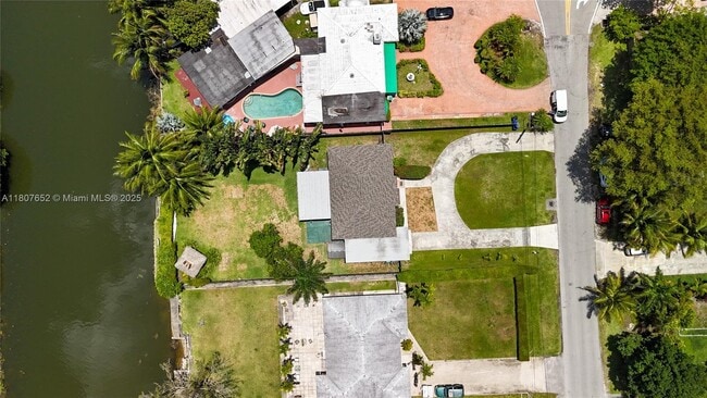 Building Photo - 13521 S Biscayne River Dr