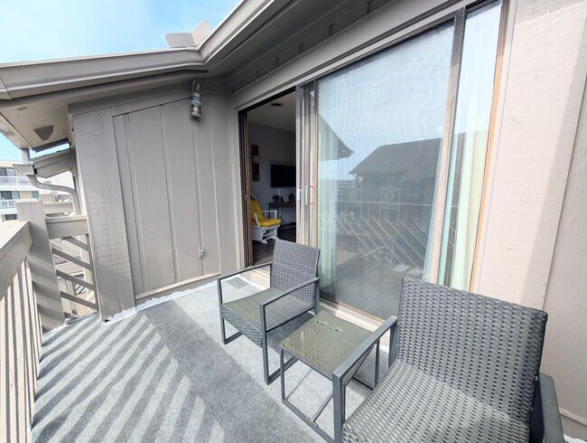 Building Photo - Long Term Rental, Walking Distance to Myrtle Beach!