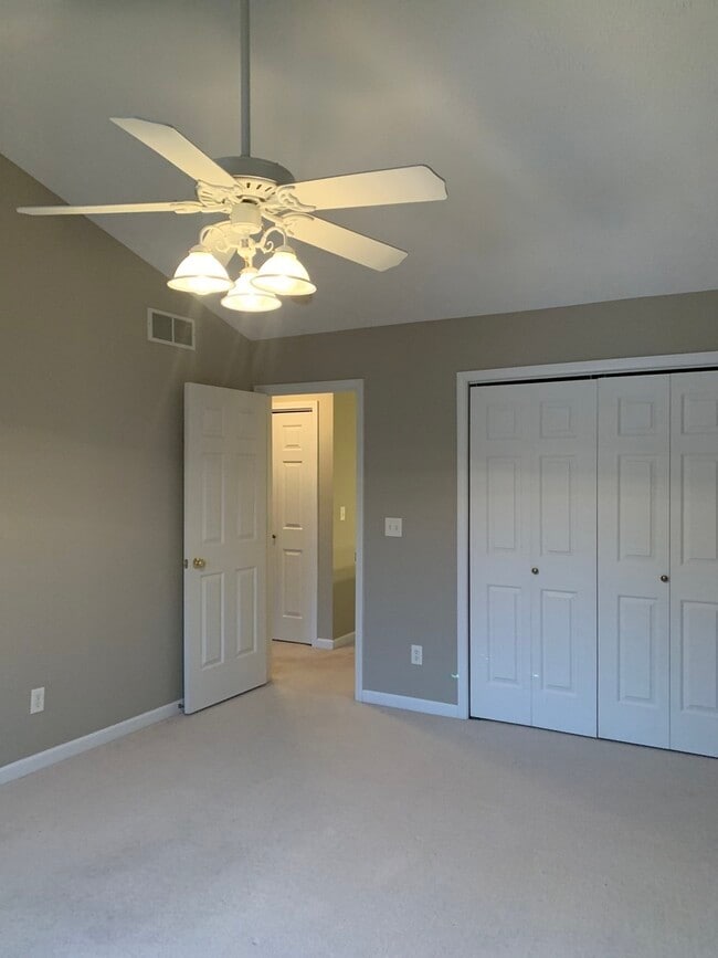 Building Photo - 1116 Doral Dr