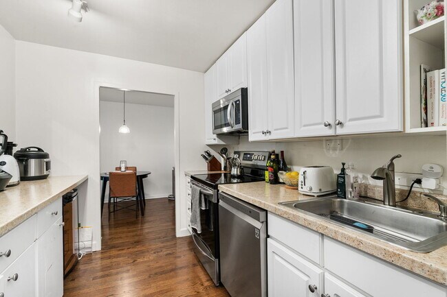 Building Photo - 1400 N State Pkwy