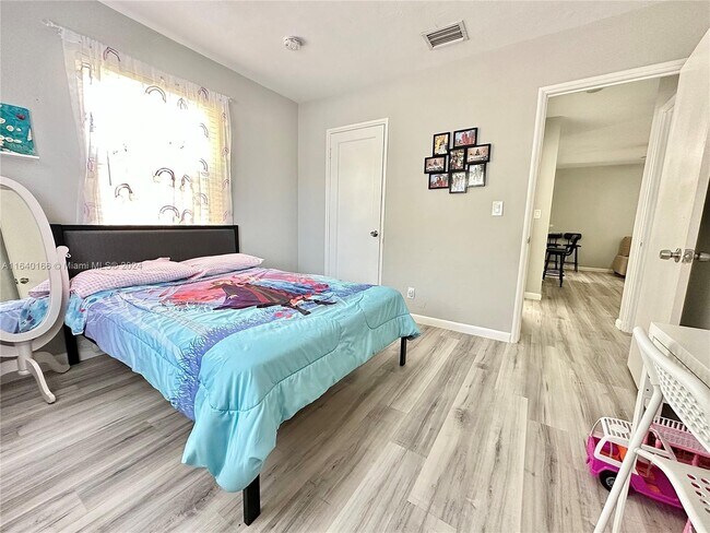 Building Photo - 1914 Dewey St