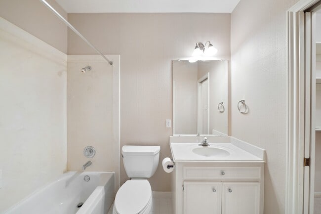 Building Photo - 38 Kelliwood Ct Cir