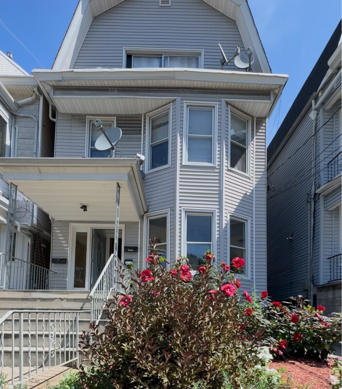 Building Photo - 390 Fairmount Ave