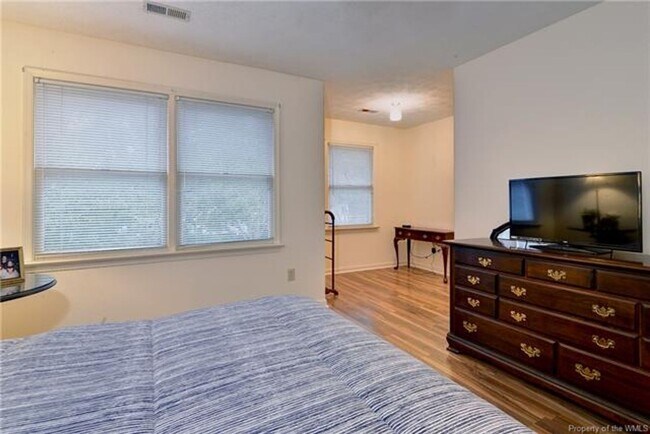 Building Photo - 5101 Salisbury Mews