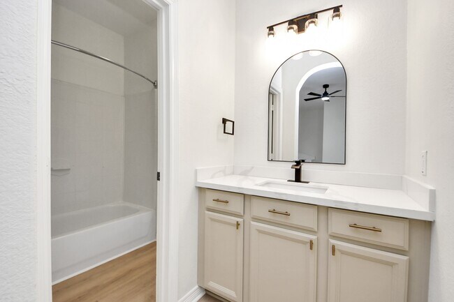 Building Photo - 527 Little River Ct