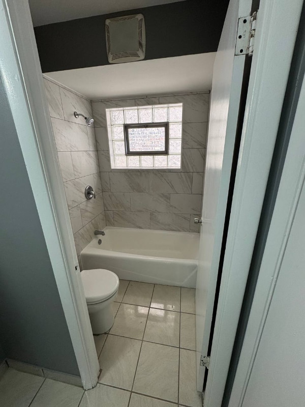 Building Photo - 3110 W 59th St