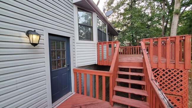 Building Photo - 1 Pine Way Ct