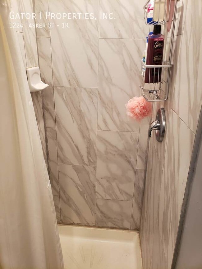 Building Photo - 1224 Tasker St