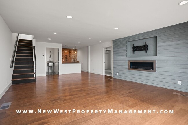 Building Photo - Exquisite Pacific Beach 4 bedroom located on a quiet cul-de-sac in the coveted Floral Terrace com...