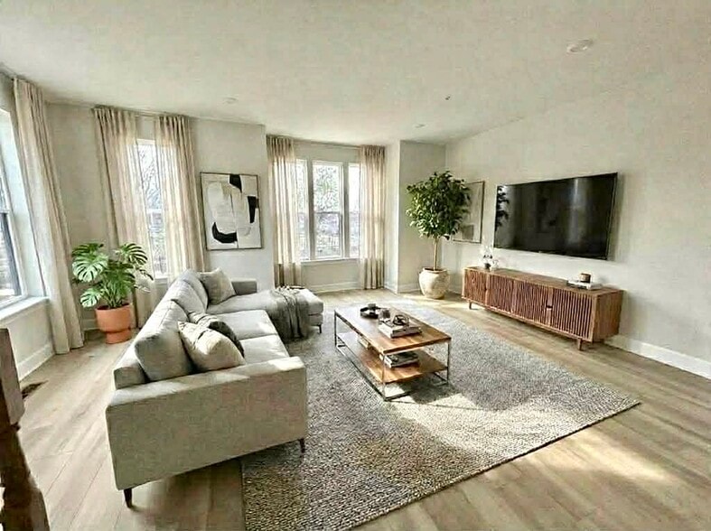 Living room area - 3503 Carnaby St