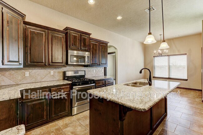 Building Photo - 508 Whispering Oaks Blvd