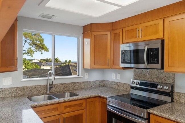 Building Photo - Beautiful Kaneohe 2-bedroom 2-bathroom Townhome with Breathtaking Views & Prime Convenience