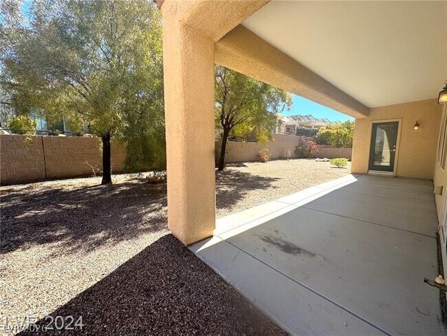 Building Photo - 2240 Shadow Canyon Dr