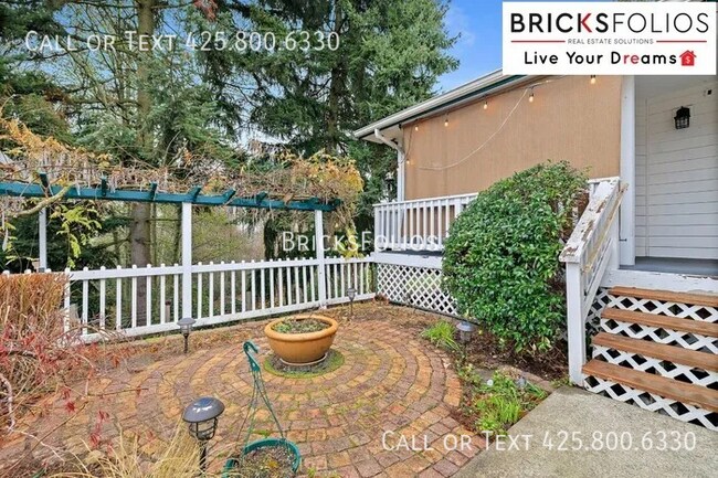 Building Photo - Welcome to Tukwila Haven – Open Concept Home Near Sound Transit!
