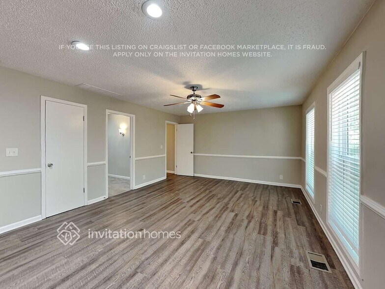 Building Photo - 5789 Chisholm Trail SW