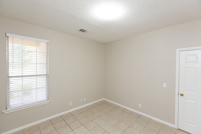 Building Photo - 1628 War Horse Ln