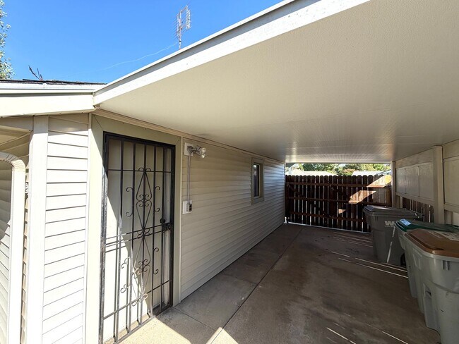 Building Photo - Charming 3-Bed, 1-Bath West Sacramento Home – Updated with Solar!