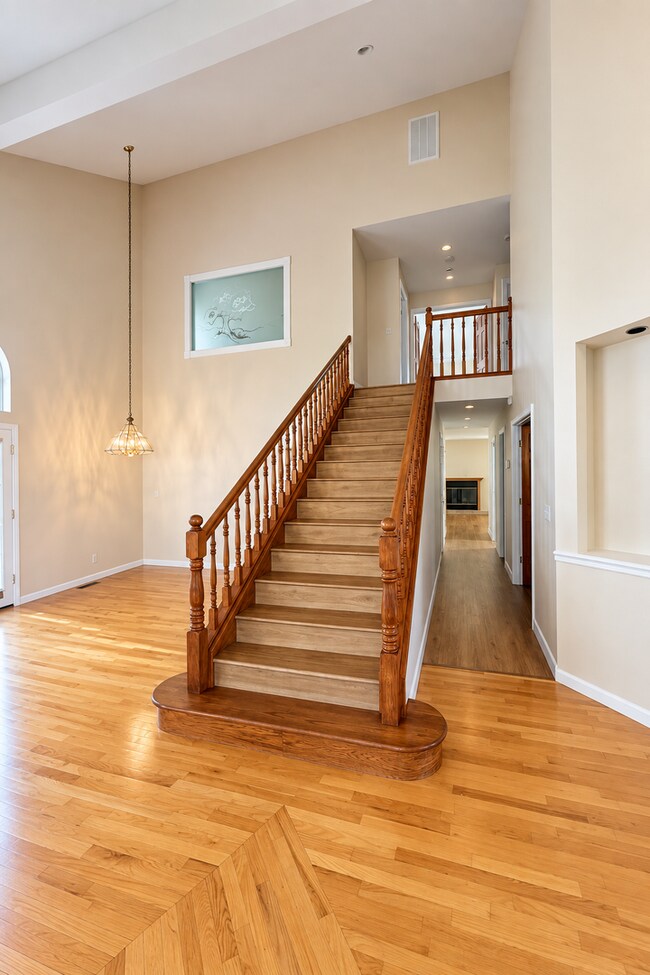 Building Photo - 3071 Crestablanca Dr