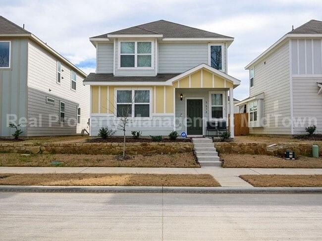 Building Photo - Charming spacious 2-story with a 2-car gar...