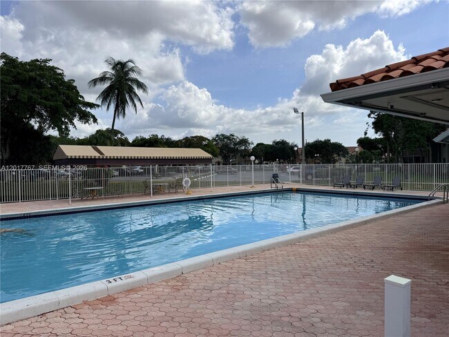 Building Photo - 1820 SW 81st Ave