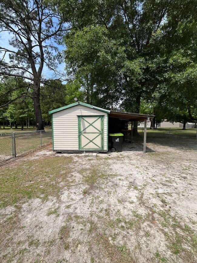 Building Photo - 2133 Catherine Lake Rd