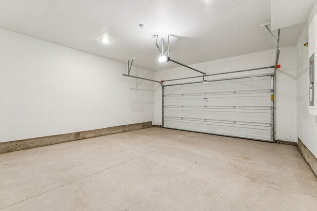 Building Photo - 8284 W Grey Alder Dr