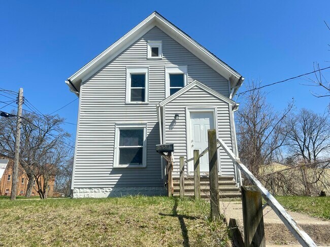 Building Photo - 1558 Ballard St