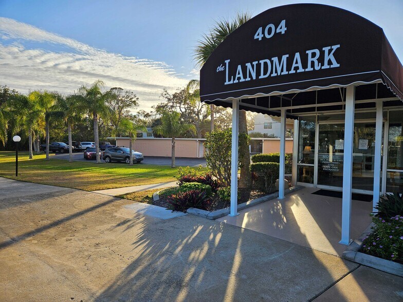 Building Photo - 404 S Beach St