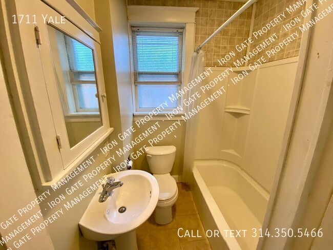 Building Photo - 1711 Yale-