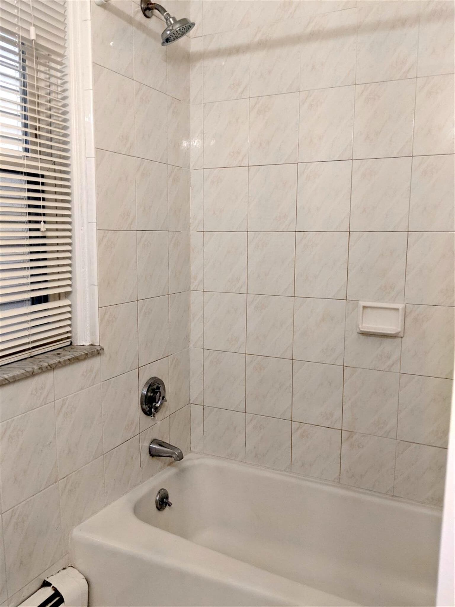 Building Photo - 83 Yorktown St