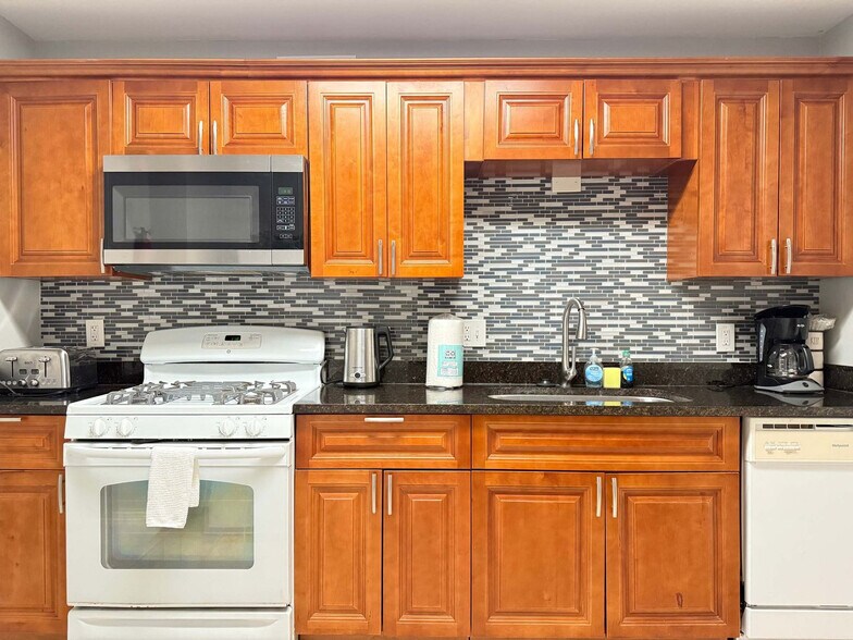 Building Photo - 215 Piedmont Ave NE