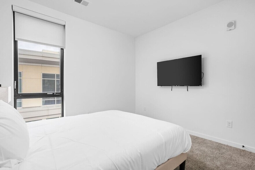 Building Photo - 421 N Pennsylvania St