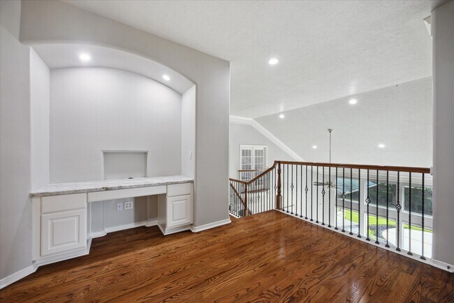 Building Photo - 5826 Santa Fe Springs Dr