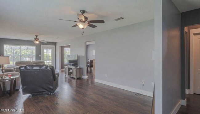 Building Photo - 4117 Silverwood Dr