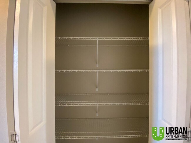 Building Photo - Modern Kendall Yards Townhome – 3 Bed, 2.5 Bath | 1,500 Sq. Ft.