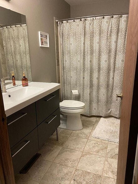 Upstairs bath - 224 4th St NW