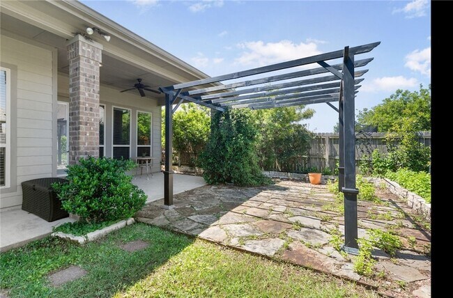 Building Photo - 2528 Kinnersley Ln
