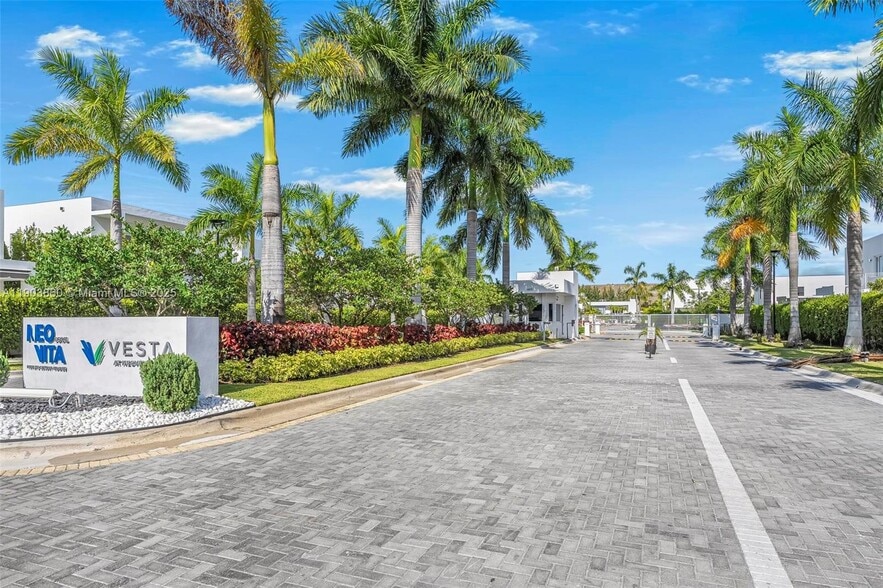 Building Photo - 10330 NW 68th St