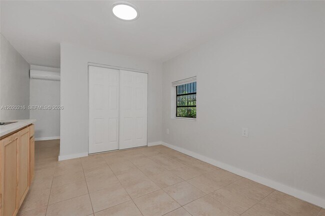 Building Photo - 221 NW 32nd St